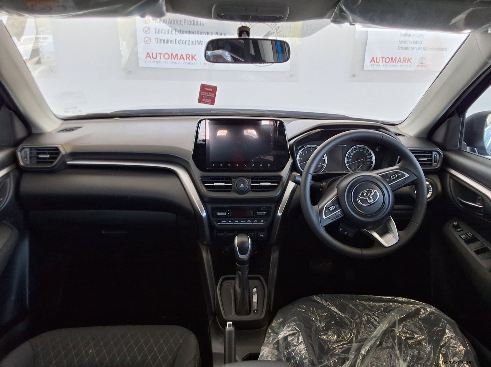 2026 Toyota Urban Cruiser Urban Cruiser 1.5 XR AT pictures