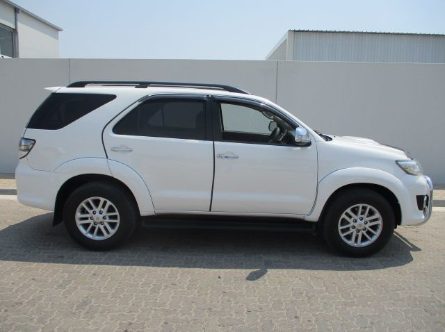2015 Toyota 3.0 TOYOTA FORTUNER 4X4 AT pictures