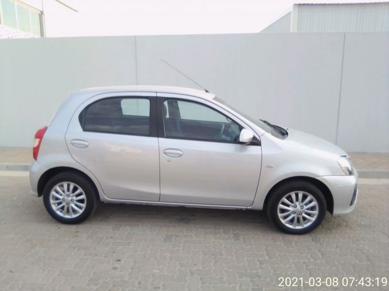 2017 Toyota 1.5 ETIOS SPRINT HATCH BACK pictures