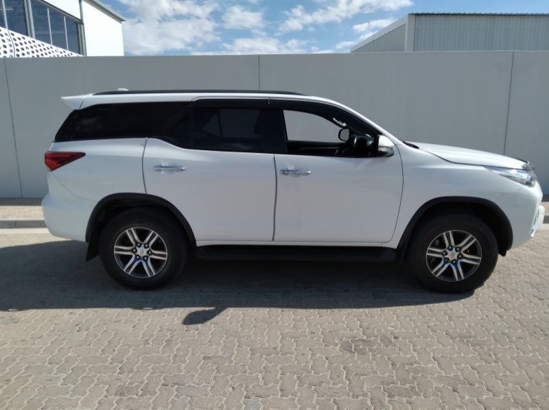 2016 Toyota 2.8 GD6 FORTUNER 4X4 AT pictures