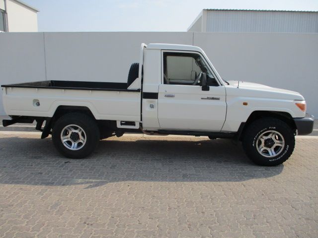 2012 Toyota 4.0 V6 L/CRUISER P/UP S/CAB LWB pictures