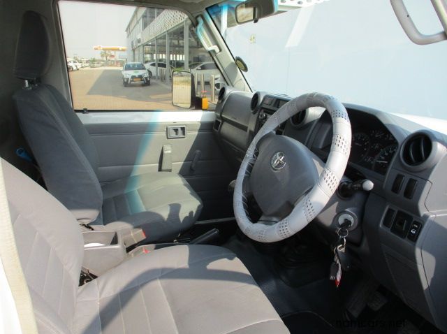 2012 Toyota 4.0 V6 L/CRUISER P/UP S/CAB LWB pictures