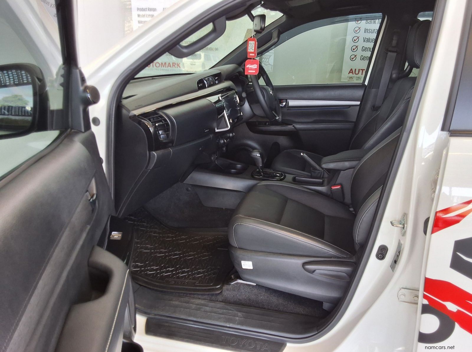 2026 Toyota Hilux Double Cab 2.8 RB LDRS AT MH pictures