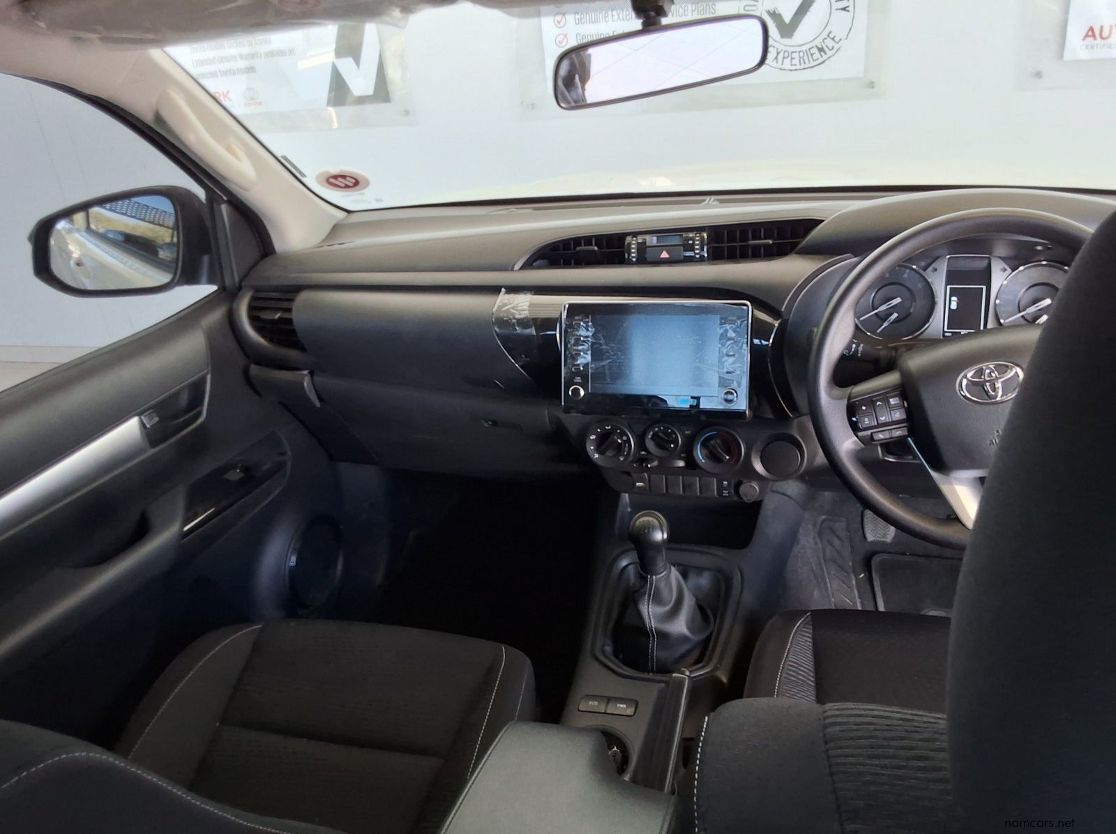 2026 Toyota Hilux Extra Cab 2.4 GD6 RB RAI 6MT pictures