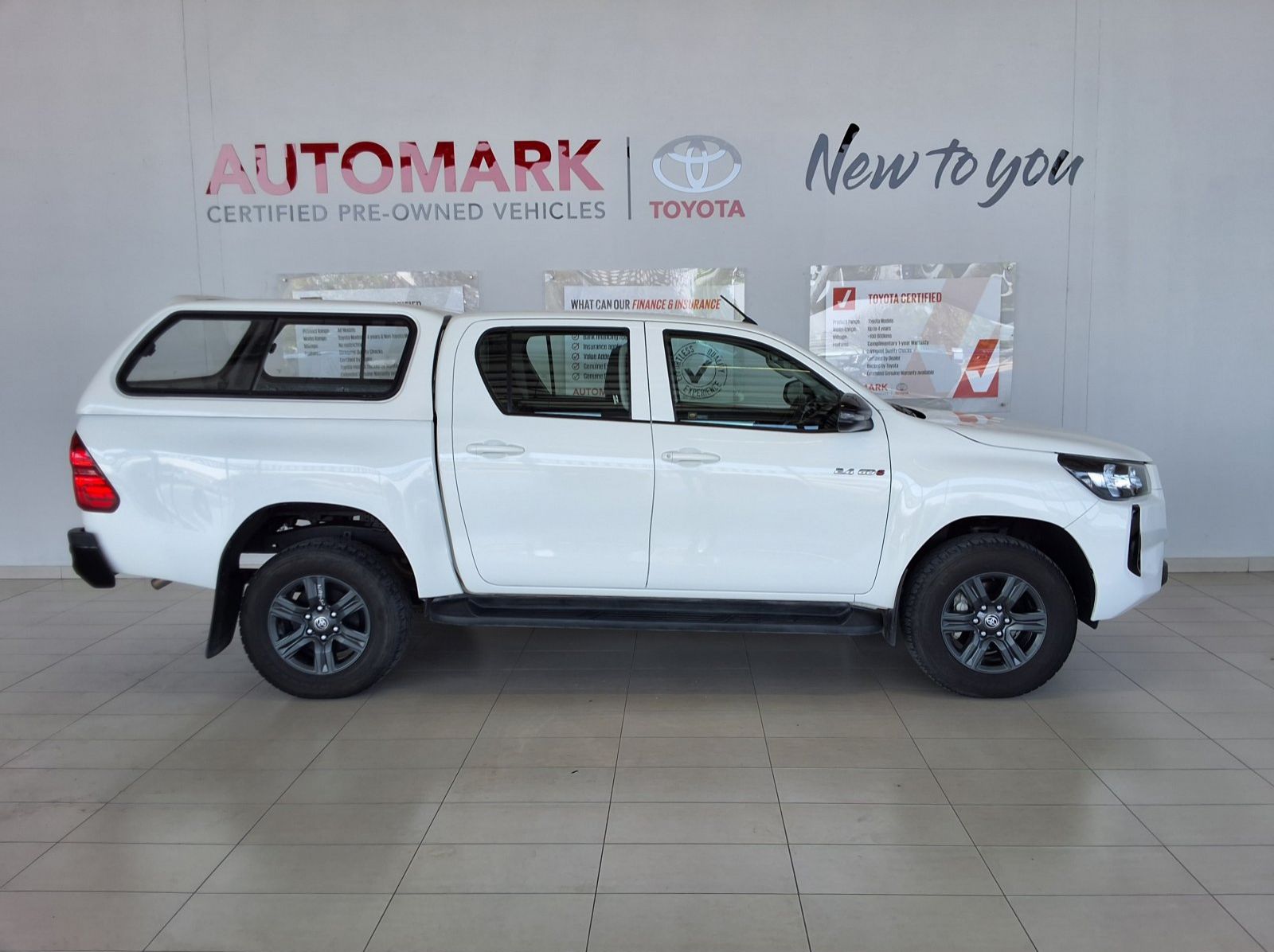 2025 Toyota Hilux Double Cab 2.4GD6 4X4 RAI AT pictures