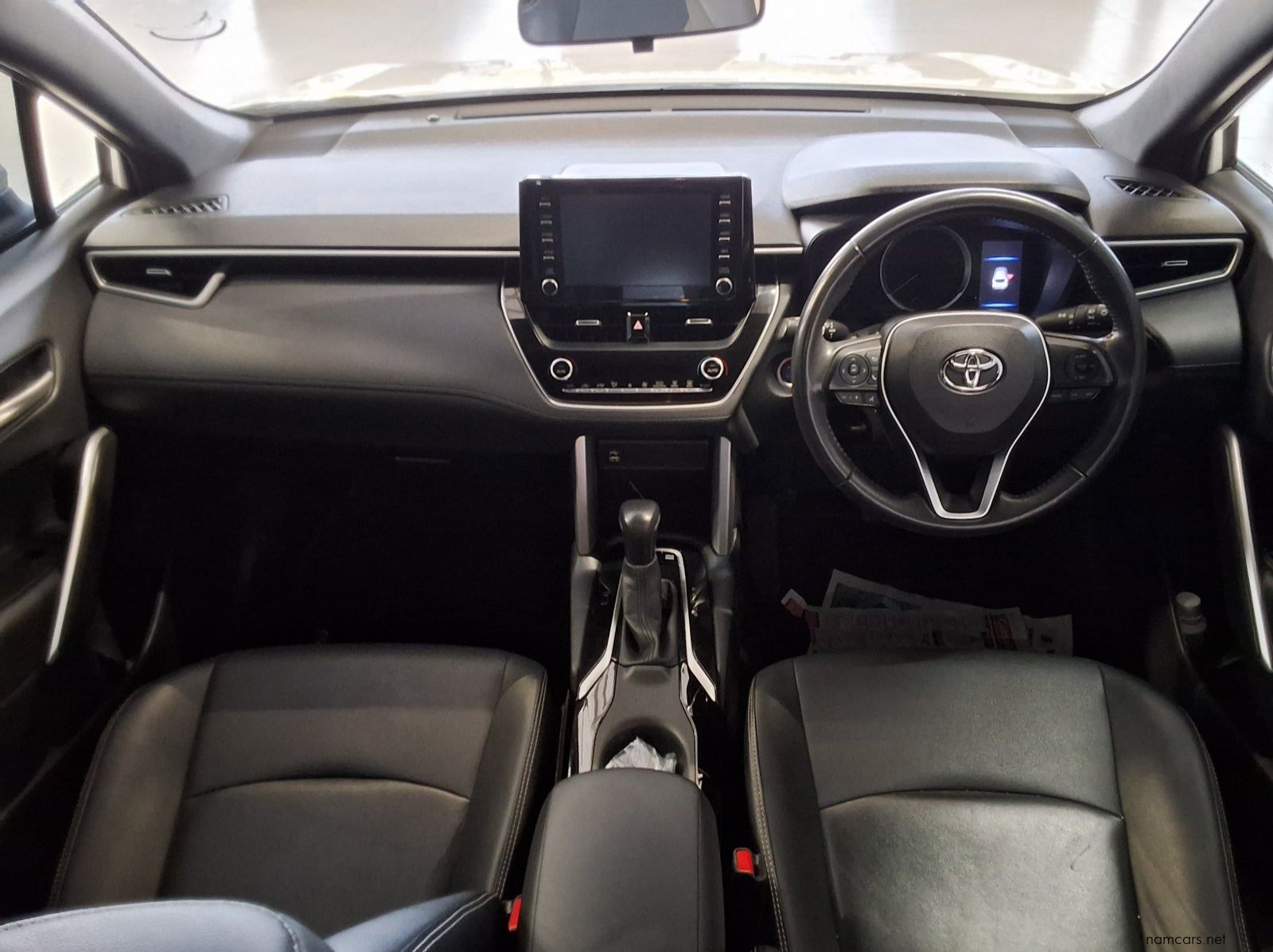 2024 Toyota Corolla Cross 1.8XS HEV pictures