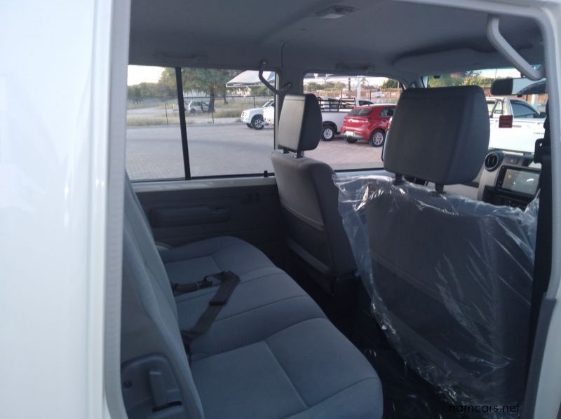 2022 Toyota 4.0 V6 LAND CRUISER P/UP DCAB MT pictures
