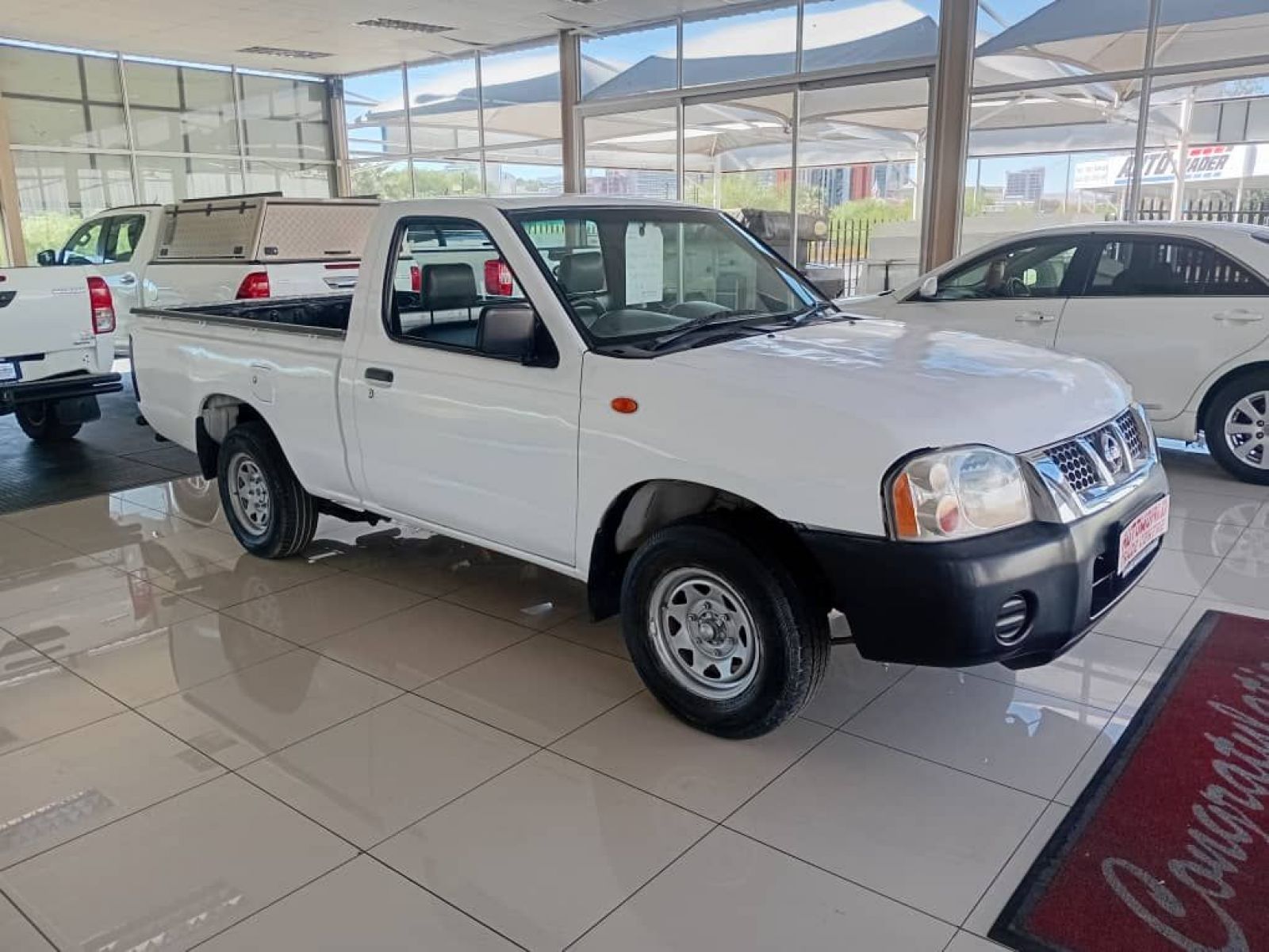 Nissan Np300 2.4i S/c 4x2 in Namibia