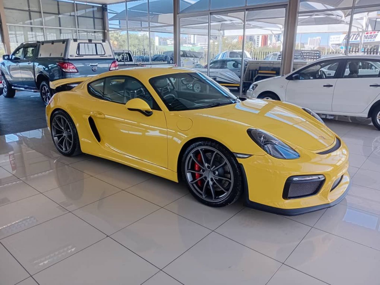 2016 Porsche Caymen GT4 photo