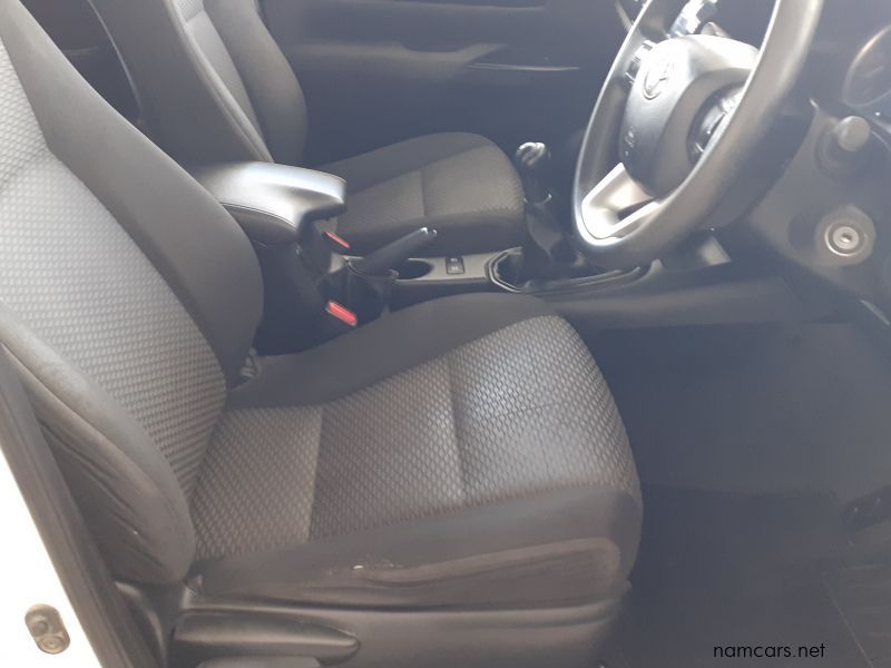 2017 Toyota Hilux 2.4GD6 D/C 4x4 SRX photo