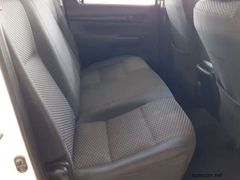 2017 Toyota Hilux 2.4GD6 D/C 4x4 SRX photo