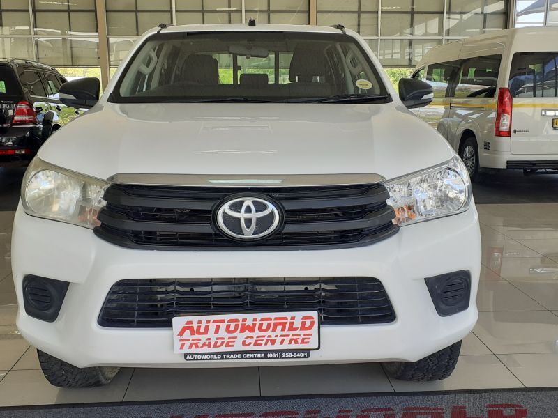 2017 Toyota Hilux 2.4GD6 D/C 4x4 SRX photo