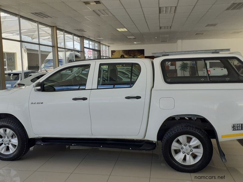 2017 Toyota Hilux 2.4GD6 D/C 4x4 SRX photo