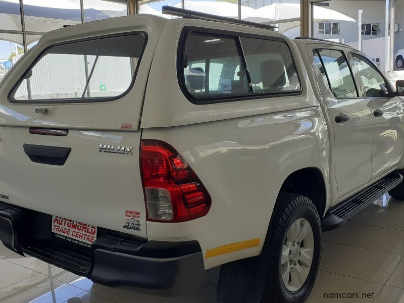 2017 Toyota Hilux 2.4GD6 D/C 4x4 SRX photo