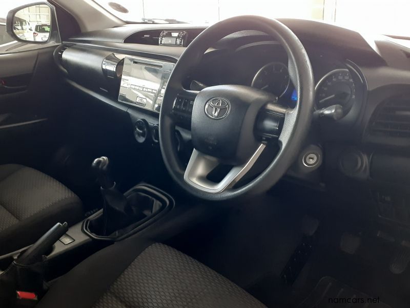 2017 Toyota Hilux 2.4GD6 D/C 4x4 SRX photo