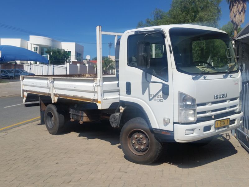 Isuzu nps 300