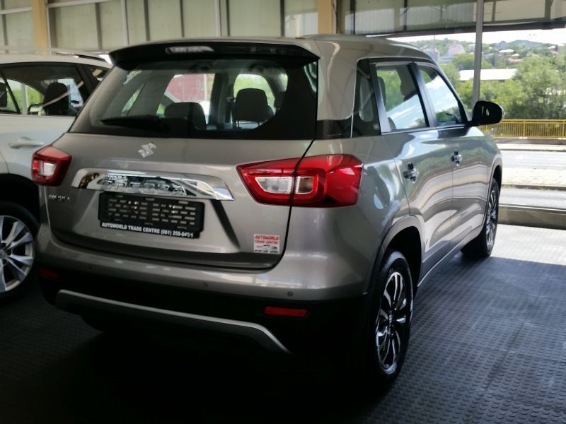 2022 Suzuki Brezza 1.5i A/T GLX for sale 17 000 Km Automatic