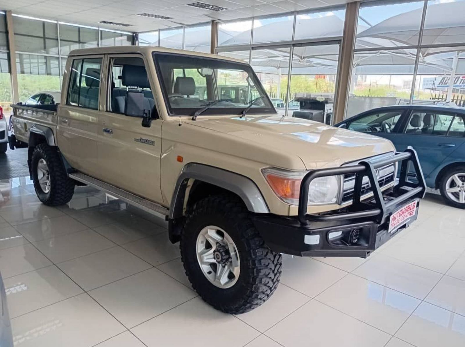 Used Toyota Landcruiser 4.0 v6 D/c 4x4  for sale in Windhoek, Namibia