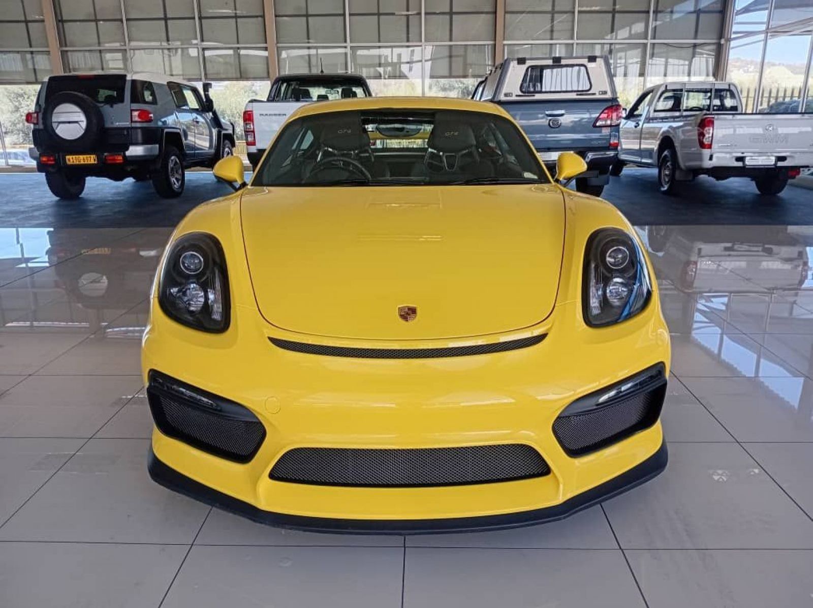 2016 Porsche Caymen GT4 pictures