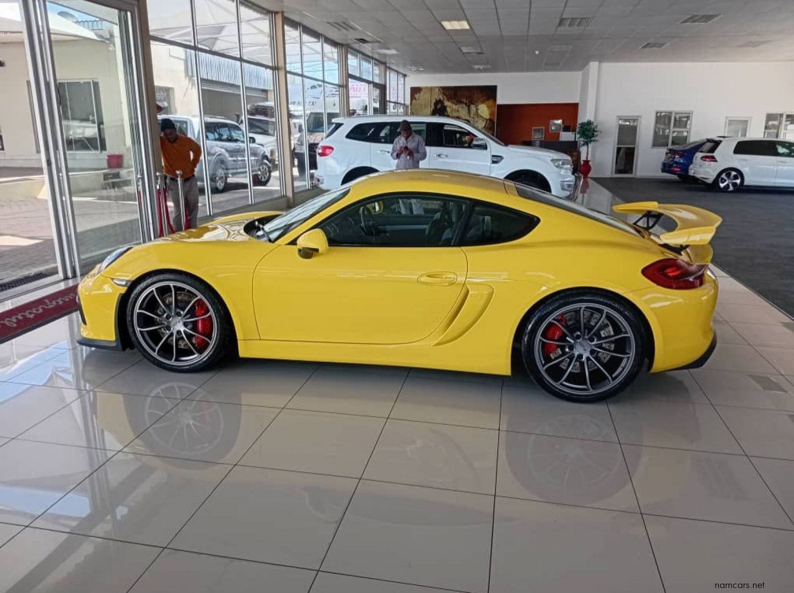 2016 Porsche Caymen GT4 pictures