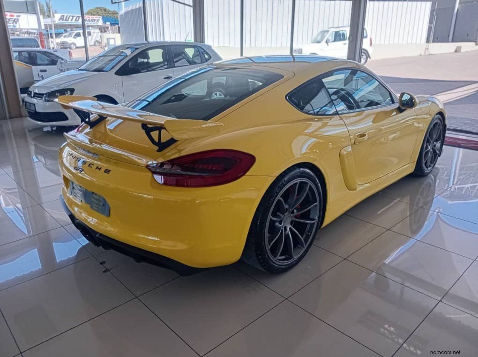 2016 Porsche Caymen GT4 pictures