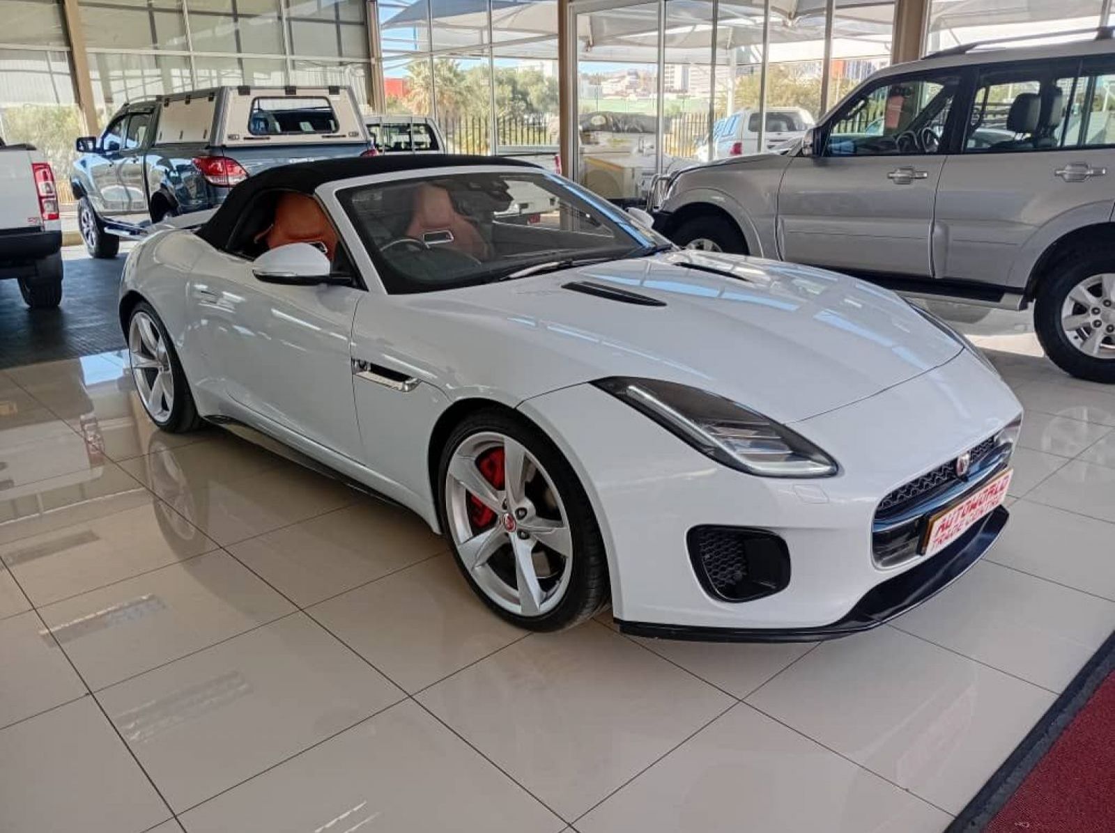 Used Jaguar F-Type 2.0i Convertible R-Dynamic 221kw  for sale in Windhoek, Namibia
