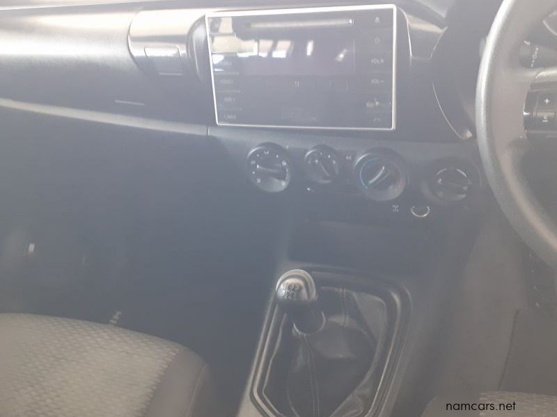 2017 Toyota Hilux 2.4GD6 D/C 4x4 SRX pictures