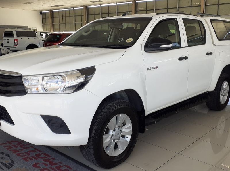 2017 Toyota Hilux 2.4GD6 D/C 4x4 SRX pictures