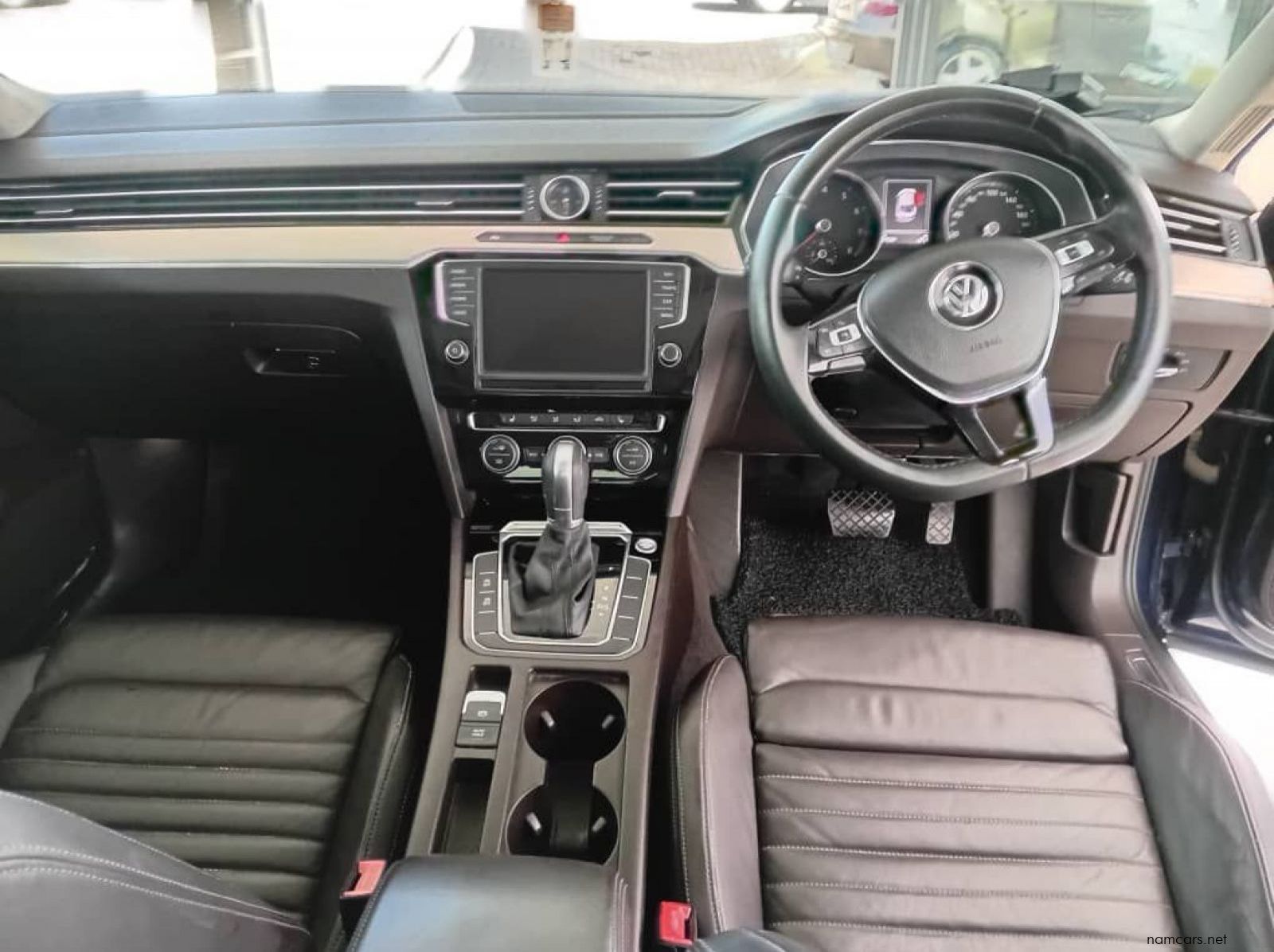 2015 Volkswagen Passat 1.8TSi DSG Hiline pictures