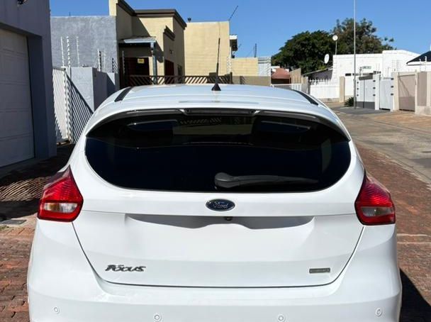 2015 Ford Focus 1.0 Ecoboost Ambiente pictures