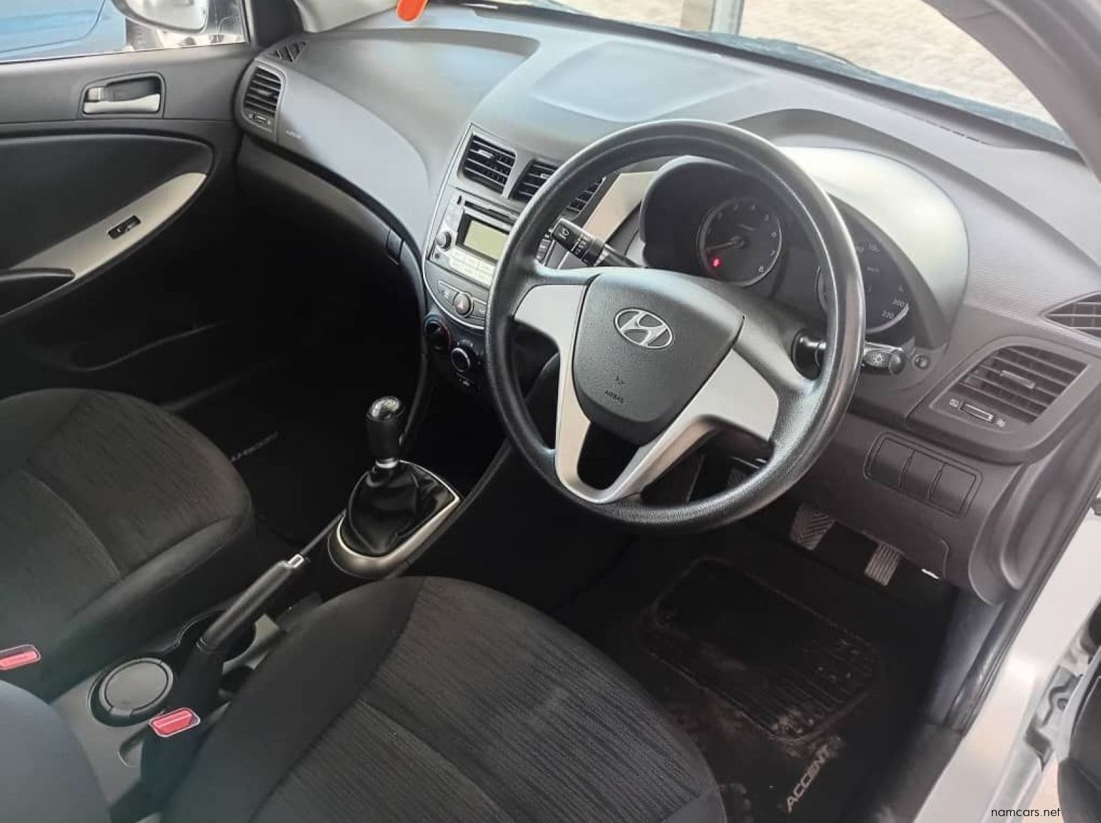 2015 Hyundai Accent 1.6 pictures