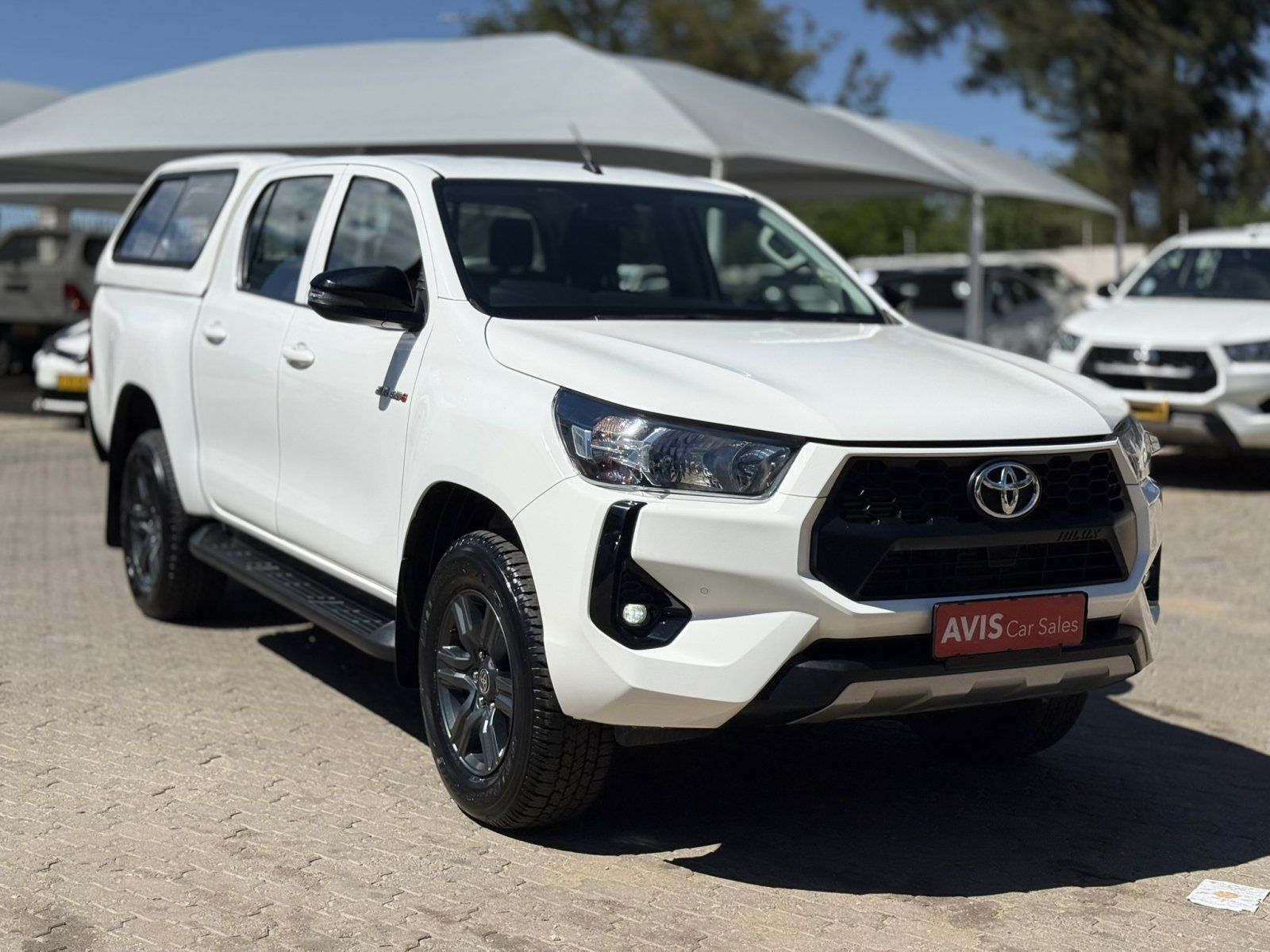 2025 Toyota Hilux 2.4 4x4 A/T with Canopy photo