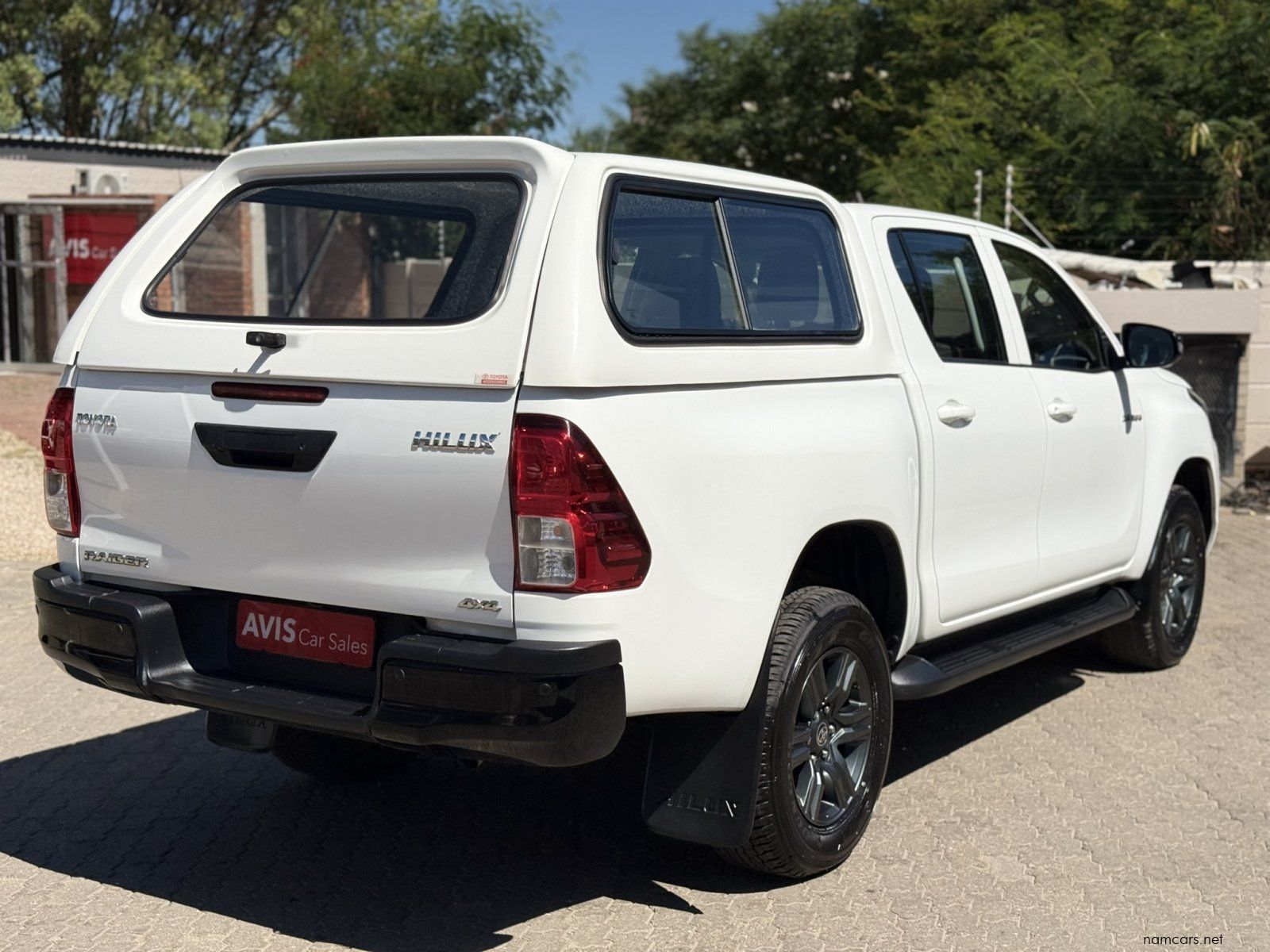 2025 Toyota Hilux 2.4 4x4 A/T with Canopy photo