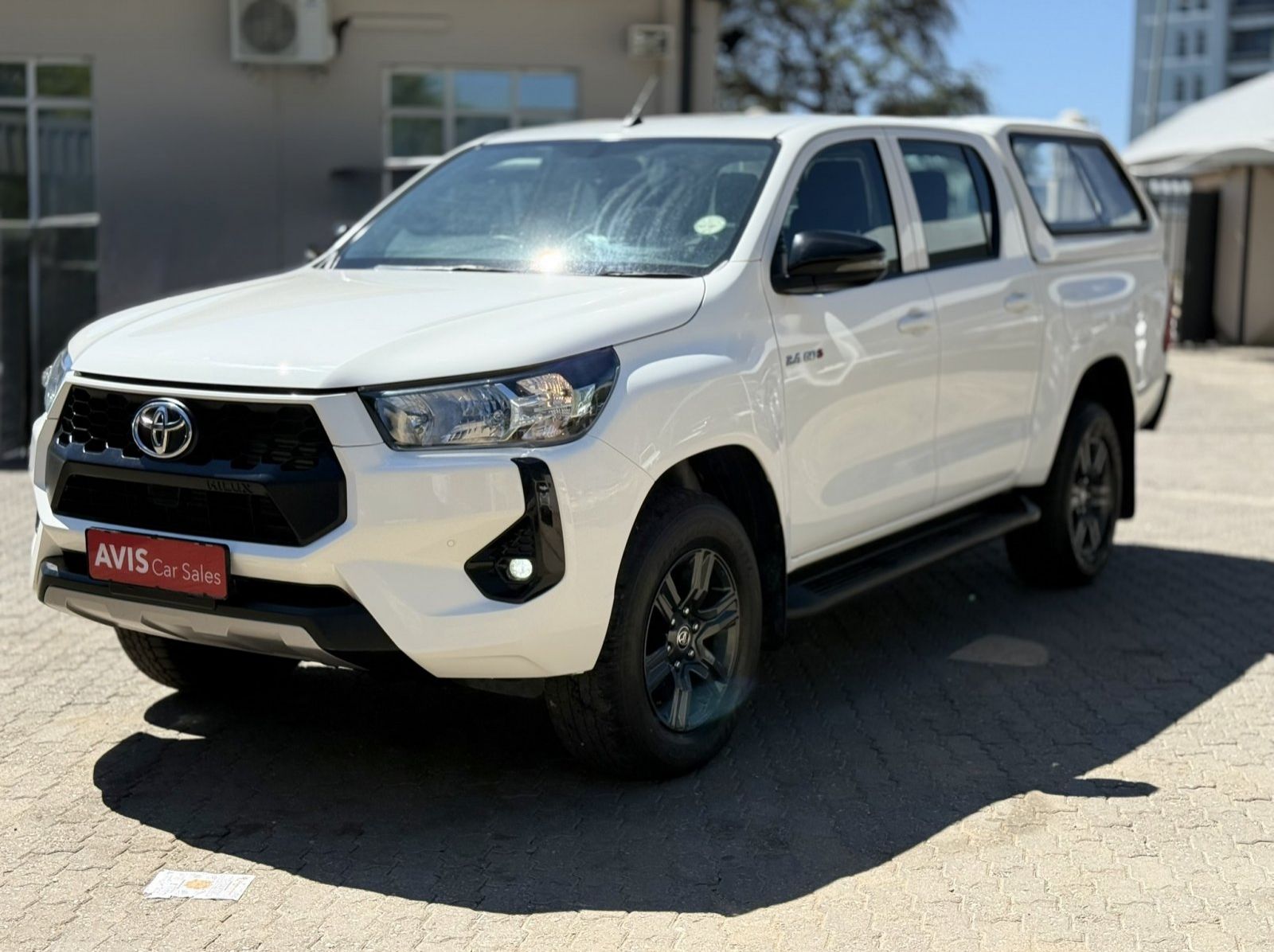 Used Toyota Hilux 2.4 4x4 A/T with Canopy for sale in Windhoek, Namibia