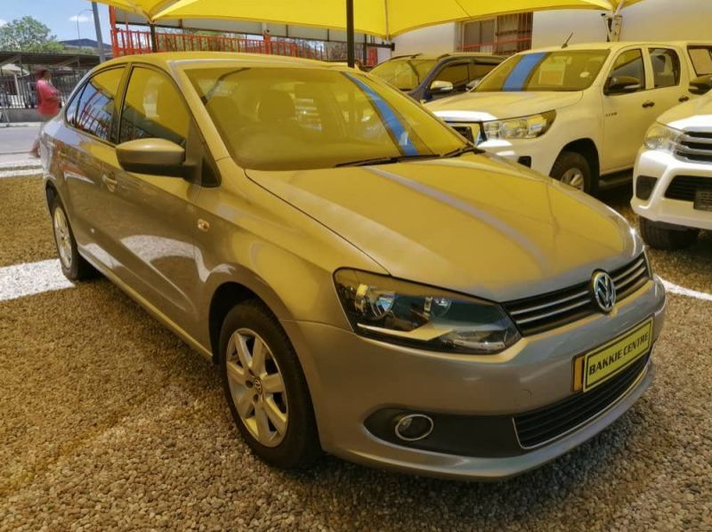 2013 Volkswagen Polo 1.4 Comfortline Sedan pictures