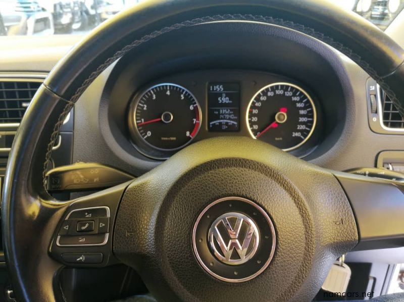 2013 Volkswagen Polo 1.4 Comfortline Sedan pictures