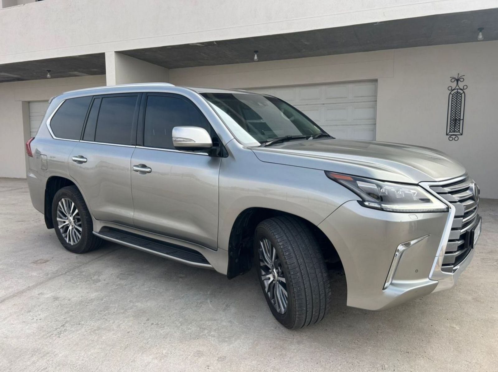 2021 Lexus LX 570 pictures