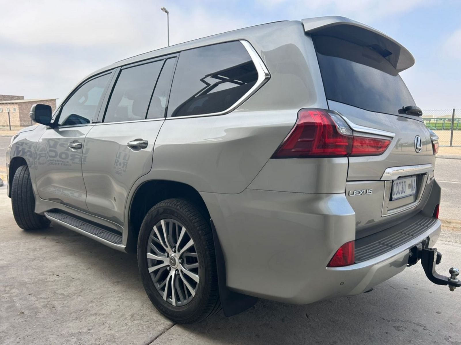 2021 Lexus LX 570 pictures