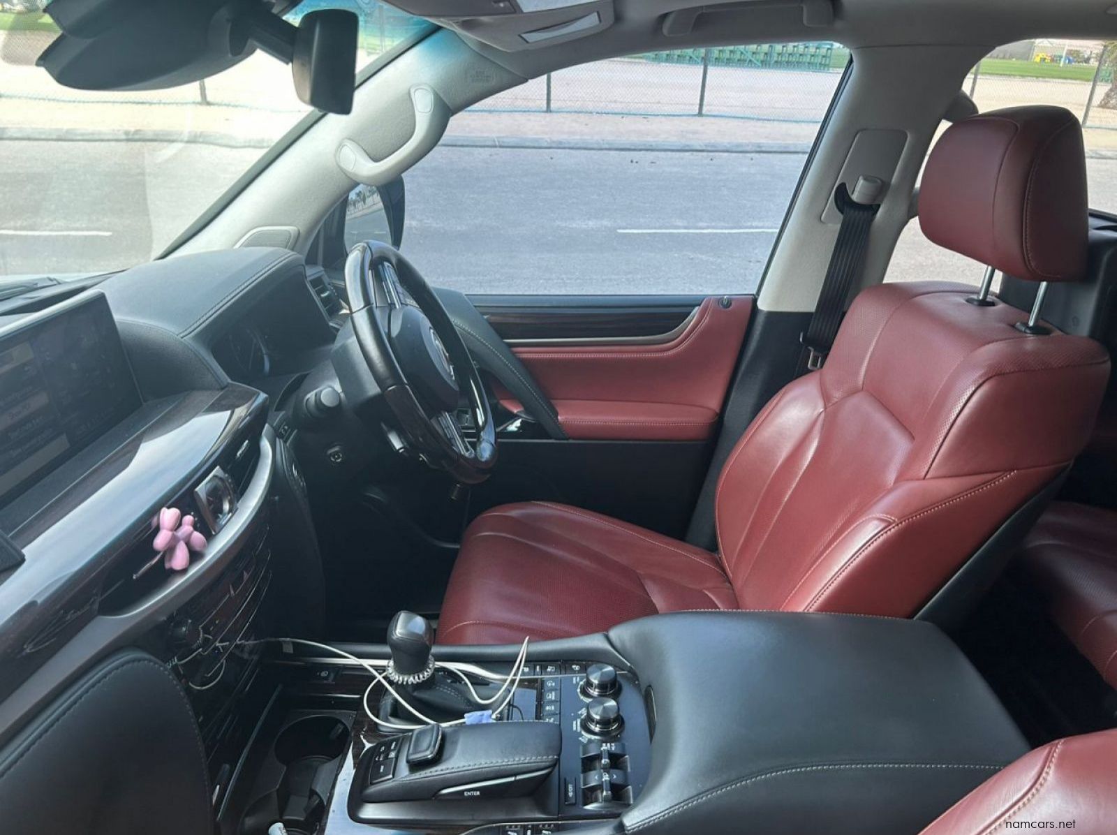 2021 Lexus LX 570 pictures