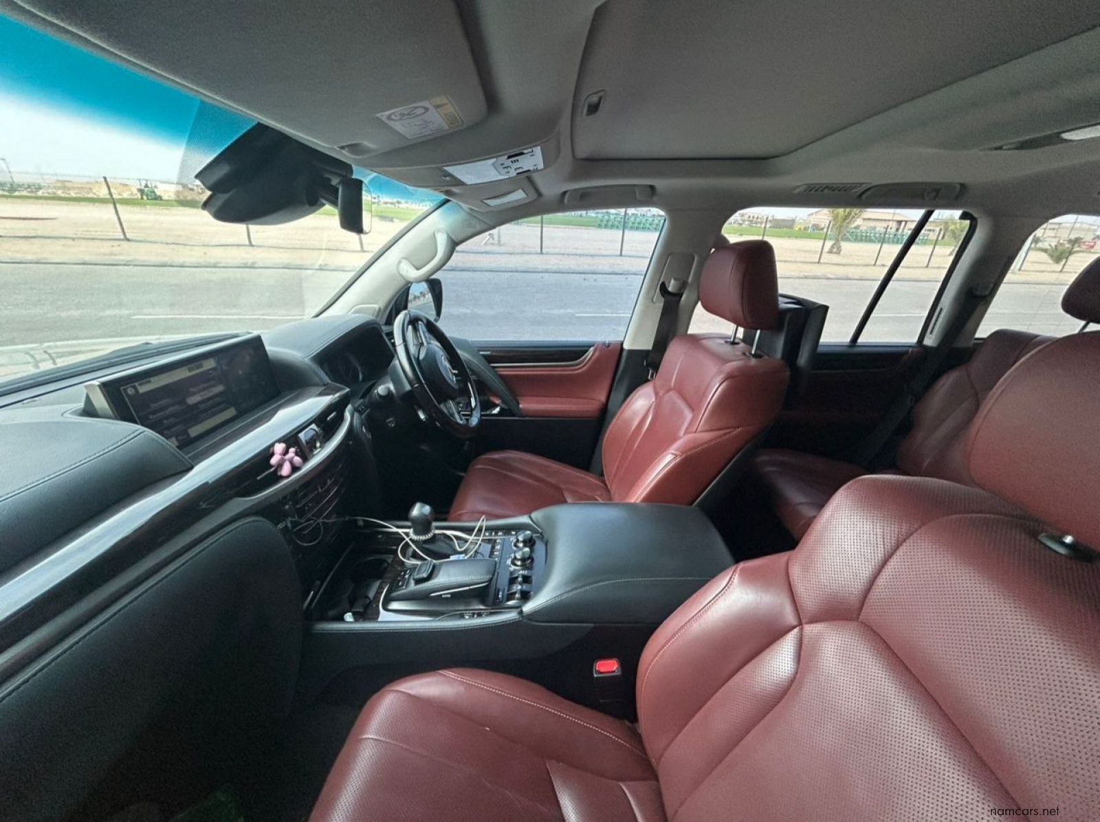 2021 Lexus LX 570 pictures