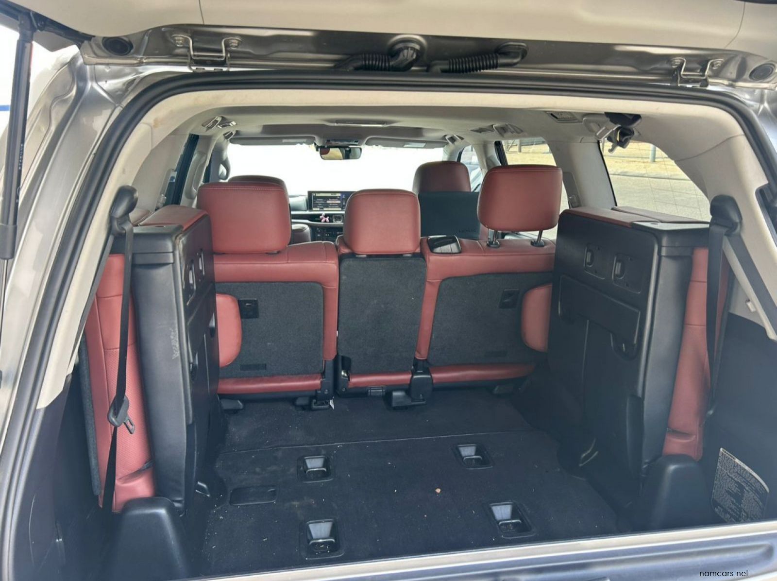 2021 Lexus LX 570 pictures