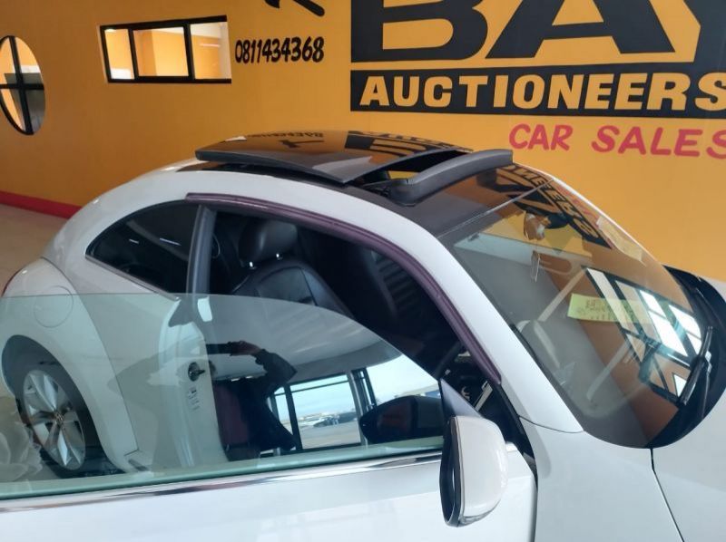 2013 Volkswagen Beetle Tsi pictures