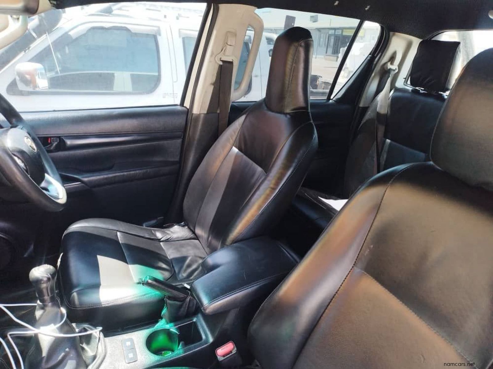 2017 Toyota Hilux pictures