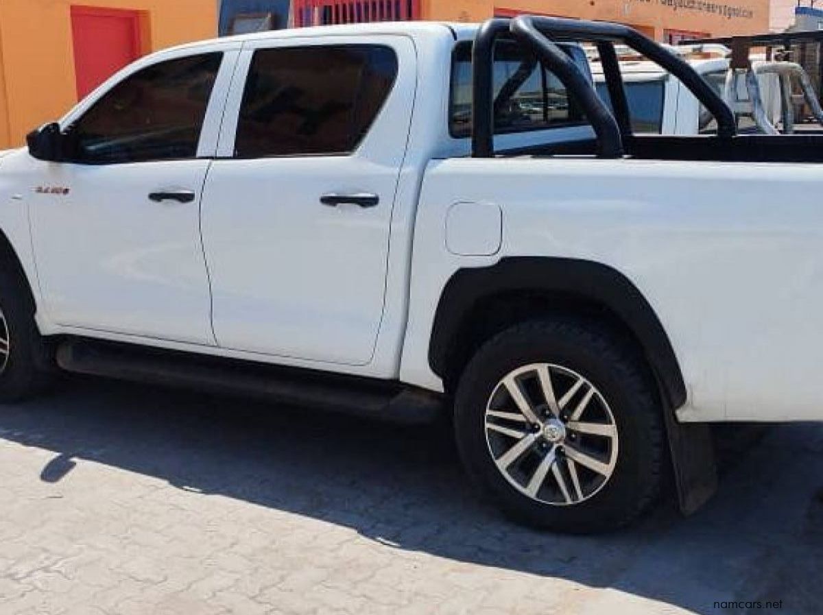 2017 Toyota Hilux pictures