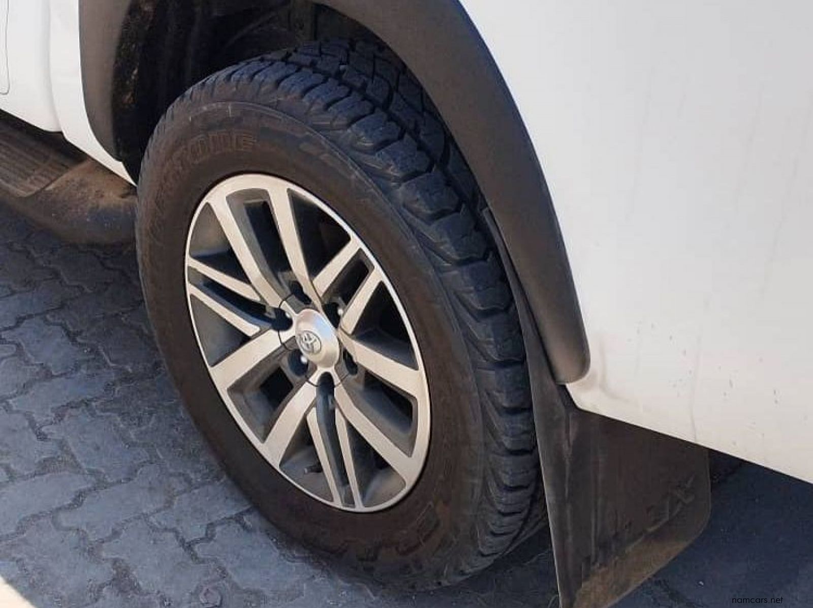 2017 Toyota Hilux pictures