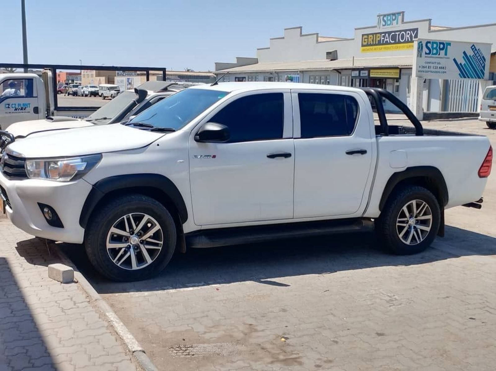 2017 Toyota Hilux pictures