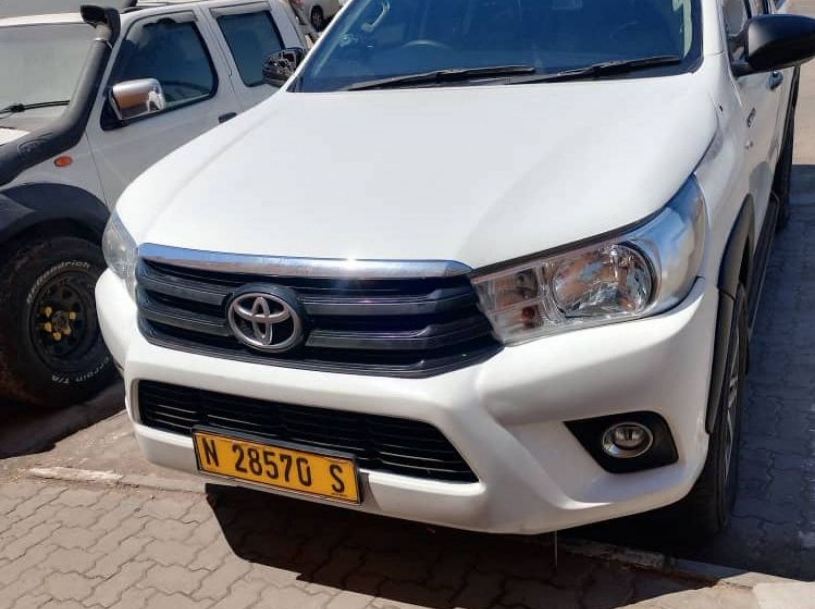 2017 Toyota Hilux pictures