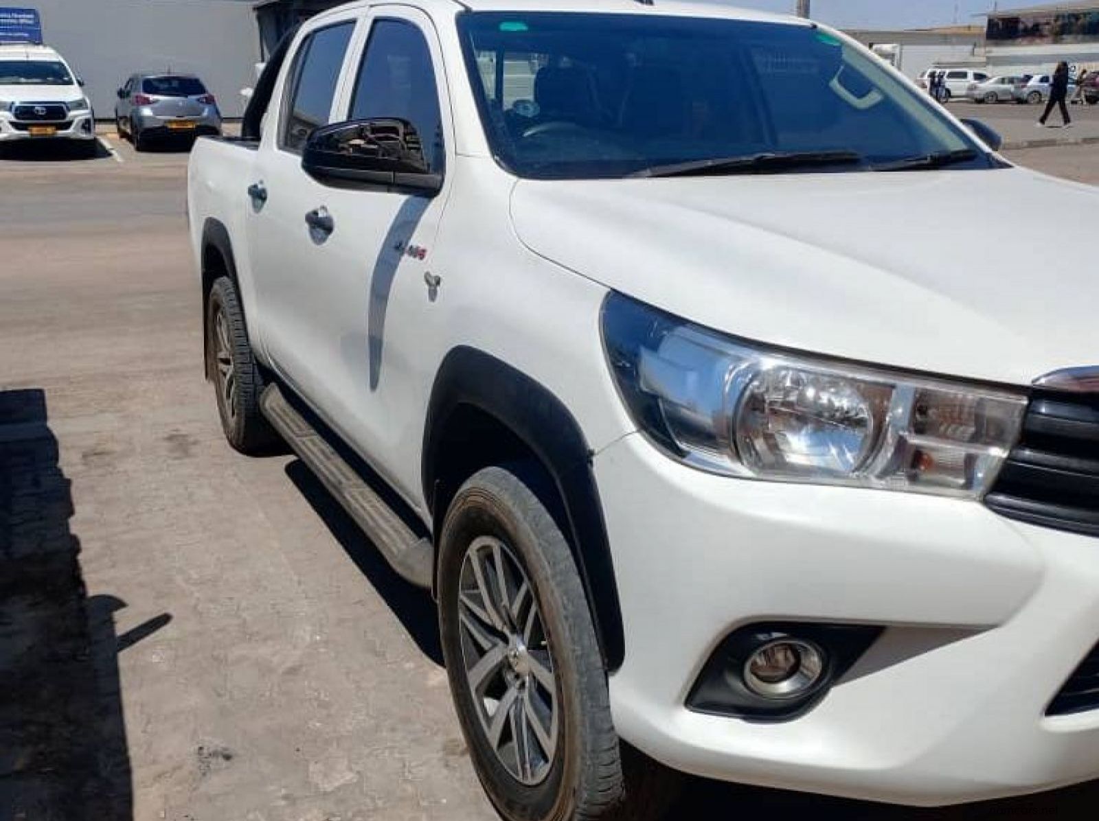 2017 Toyota Hilux pictures