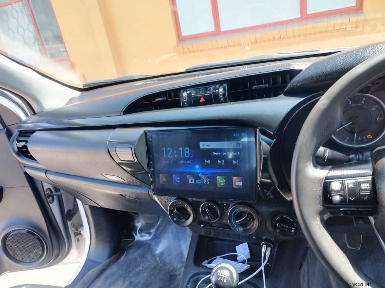 2017 Toyota Hilux pictures