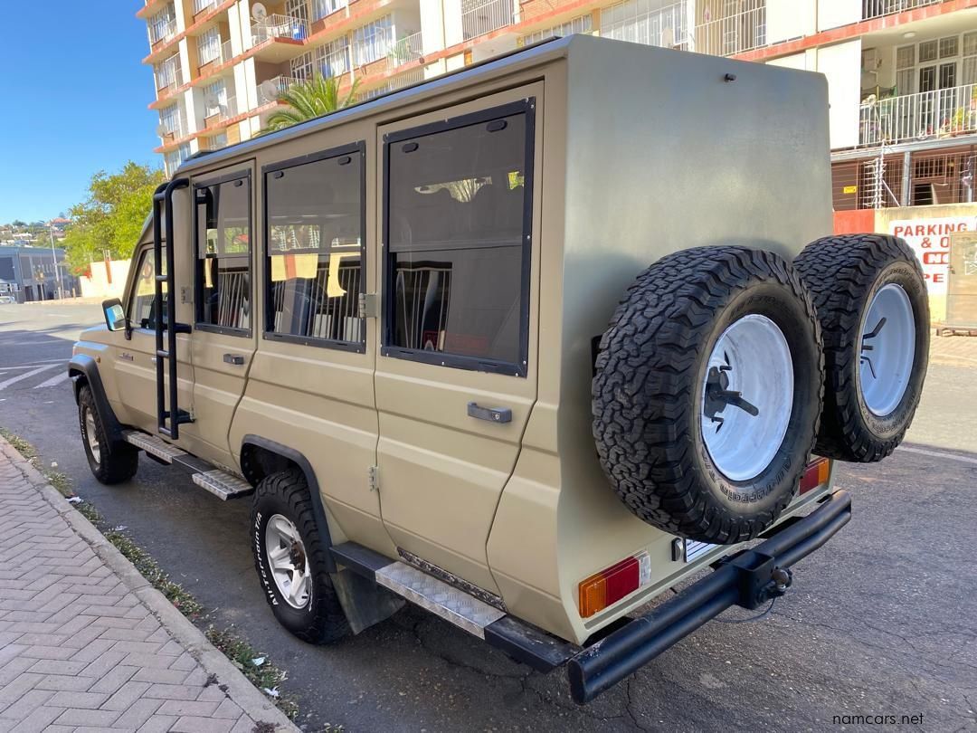 2019 Toyota Land Cruiser Safari 10-seater 4.2 Diesel 4x4 photo